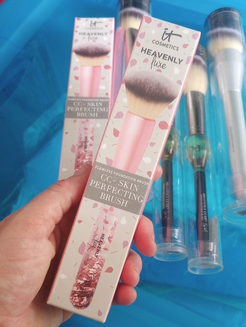 it cosmetics Heavenly Luxe CC+ Skin Perfecting Brush - Pink